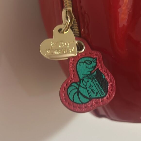 Brand New Extremely Rare Apple Purse Betsey Johnson Chain Strap - Picture 4 of 7